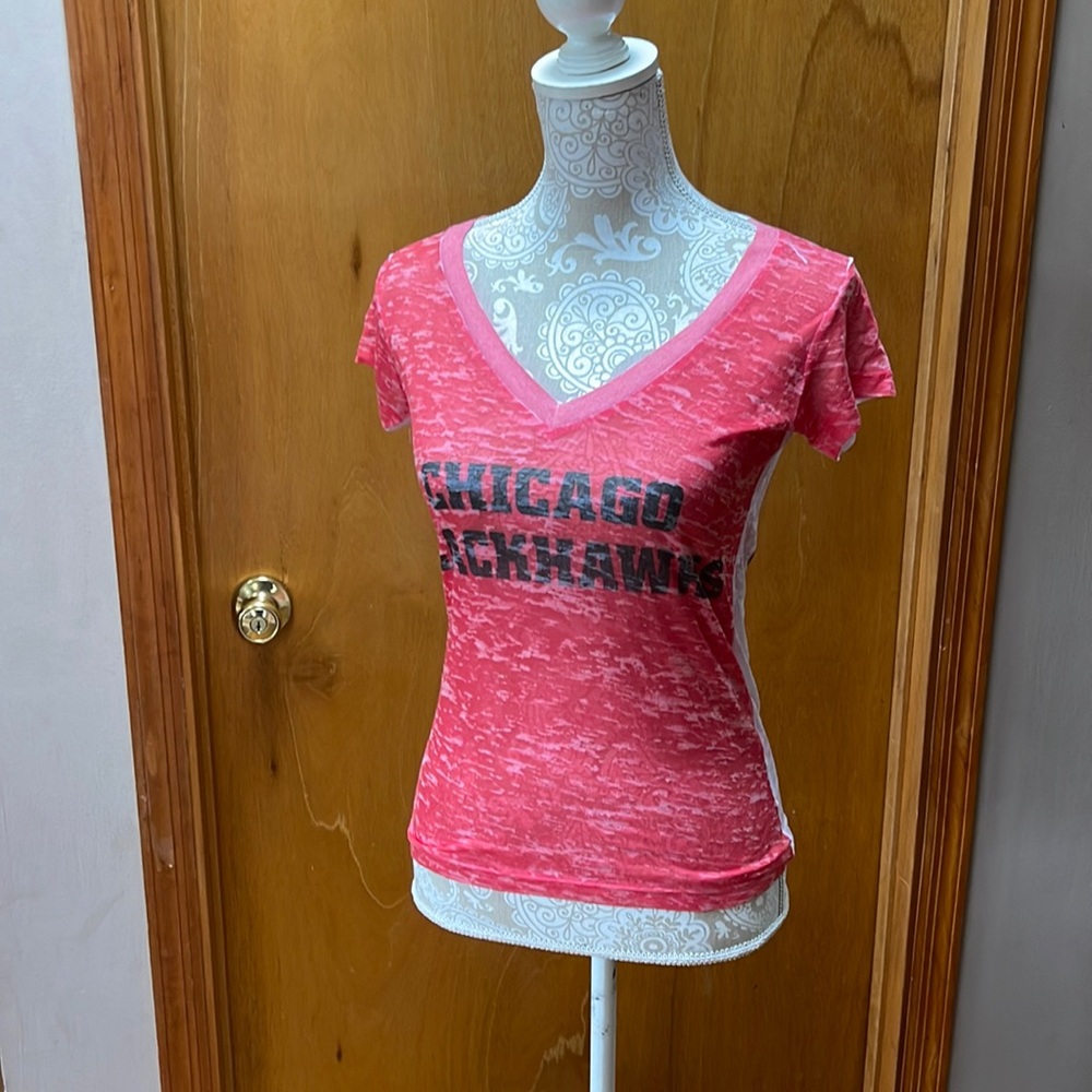NWOT Chicago Blackhawks short sleeve graphic tee. Size xs